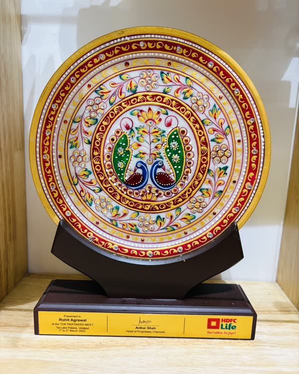 HDFC Life Top Partners Meet 2022 memento presented to Rohit Agarwal